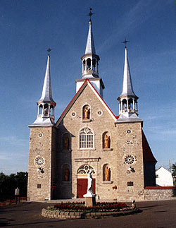 The church of Ste.-Familie on the Ile d'Orleans.